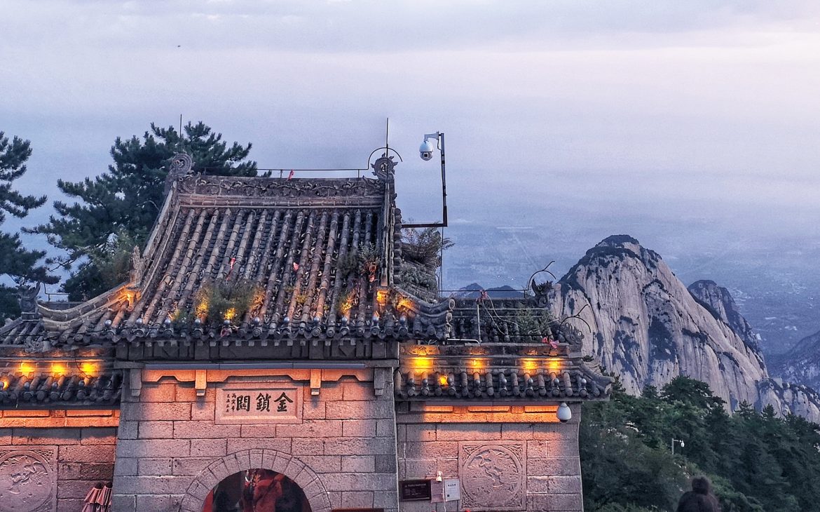 Un tempio lungo il sentiero del soldato, monte Hua